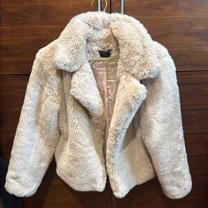 MINKPINK Cream faux fur Teddy Jacket size medium excellent condition